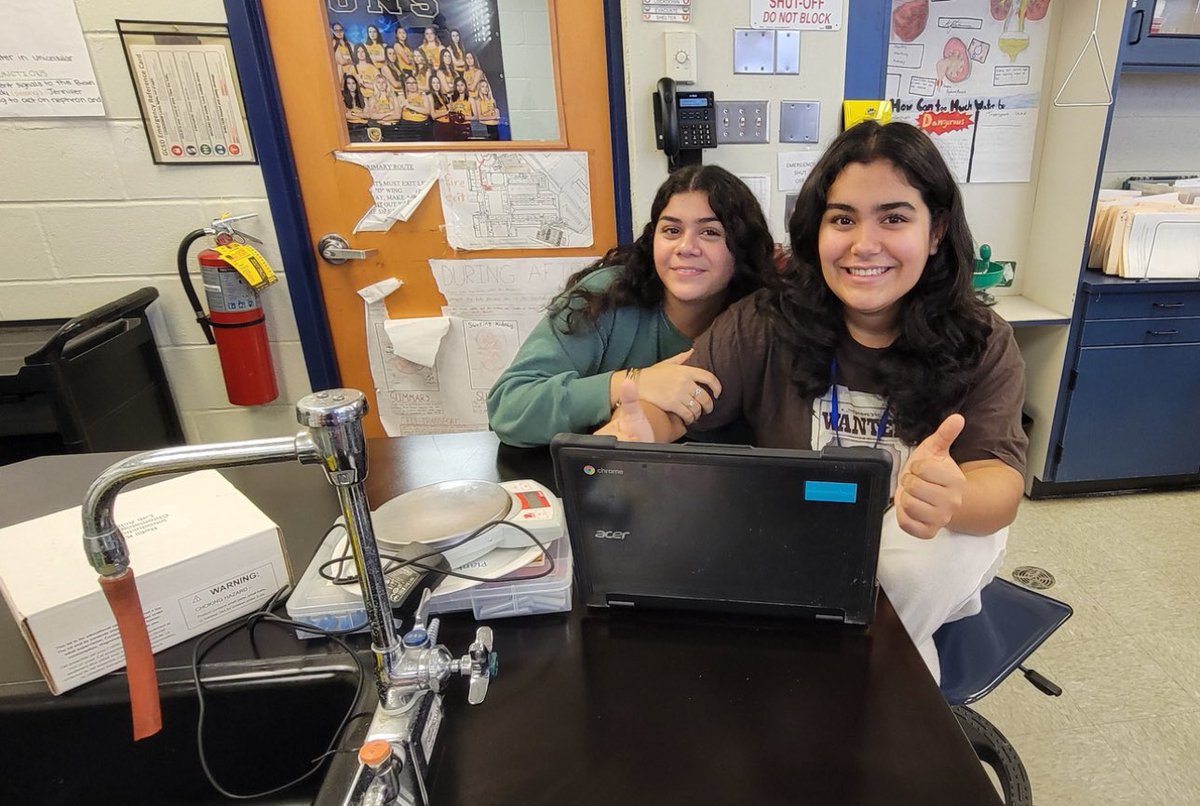 GloucesterGHS's tweet image. Mrs McKinnon’s College Biology completed a lab today demonstrating how mass is conserved during the process of photosynthesis. #LionsLearning