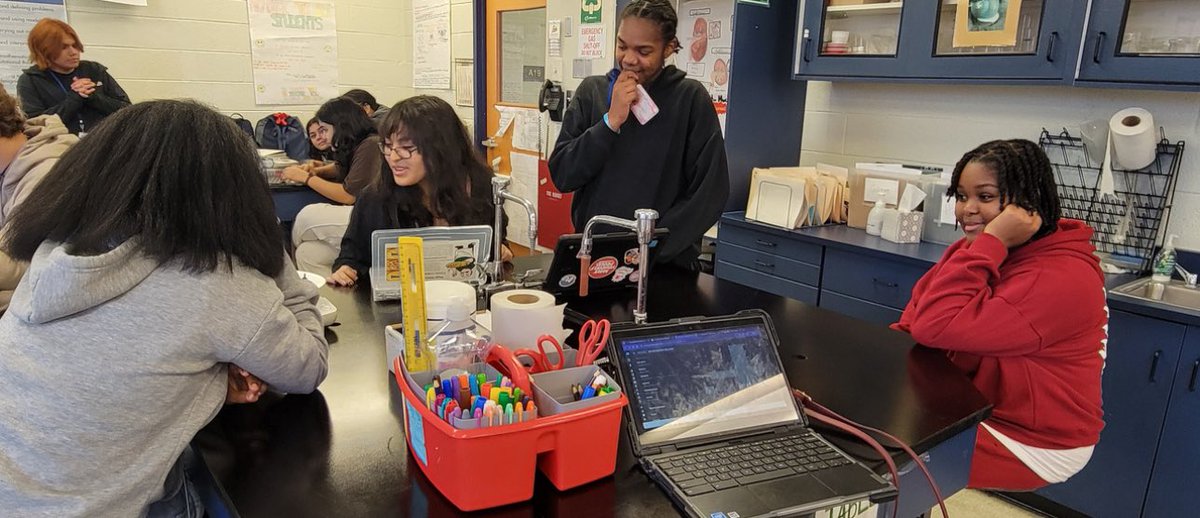 GloucesterGHS's tweet image. Mrs McKinnon’s College Biology completed a lab today demonstrating how mass is conserved during the process of photosynthesis. #LionsLearning