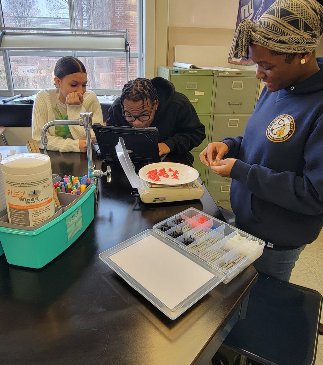 GloucesterGHS's tweet image. Mrs McKinnon’s College Biology completed a lab today demonstrating how mass is conserved during the process of photosynthesis. #LionsLearning