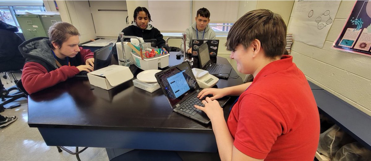 GloucesterGHS's tweet image. Mrs McKinnon’s College Biology completed a lab today demonstrating how mass is conserved during the process of photosynthesis. #LionsLearning