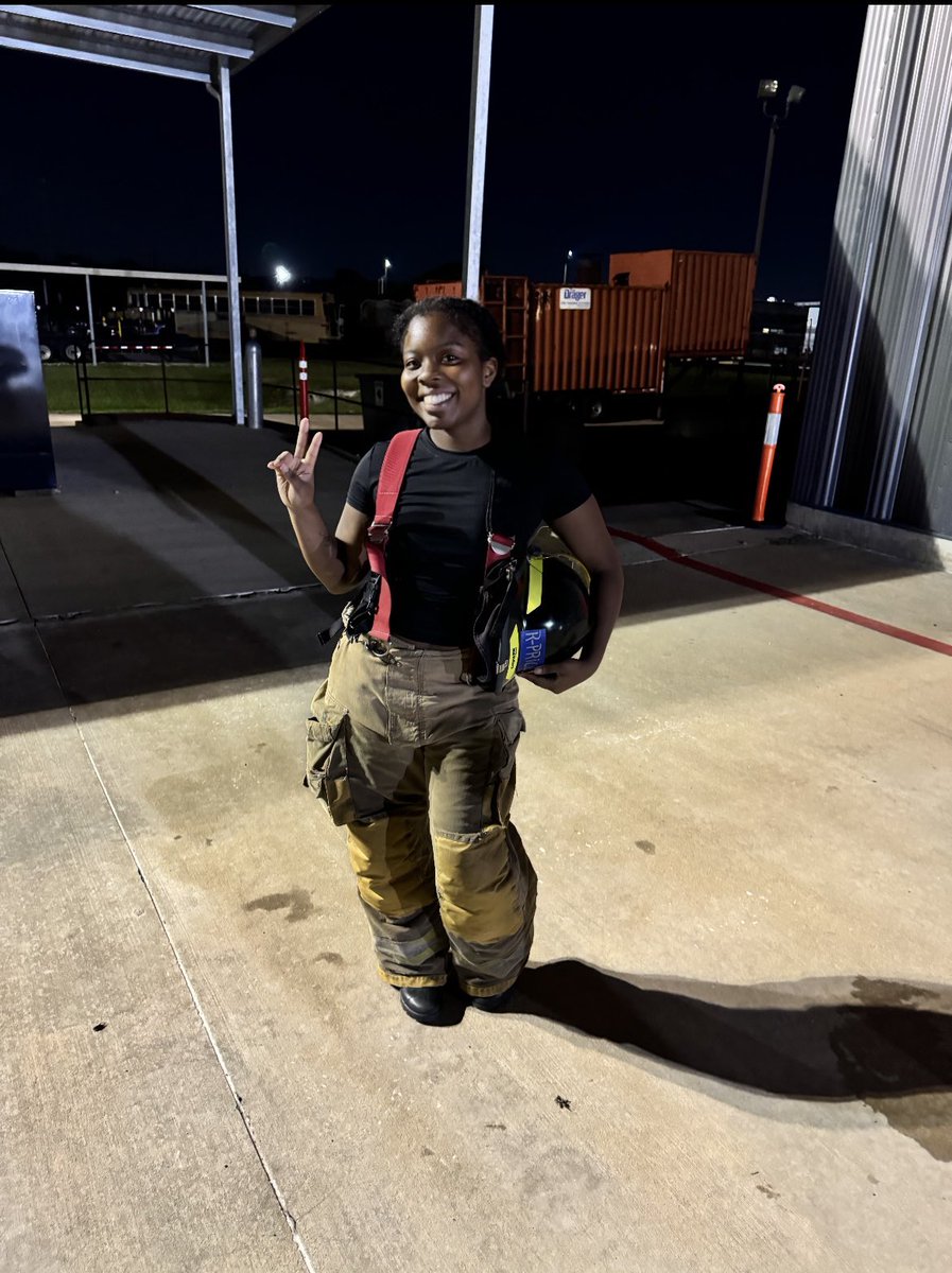 MaryLewww's tweet photo. Semester one down 4 more months to go. Can’t believe I’m gonna be a firefighter 👩🏾‍🚒. https://t.co/tbGNJqMbYJ