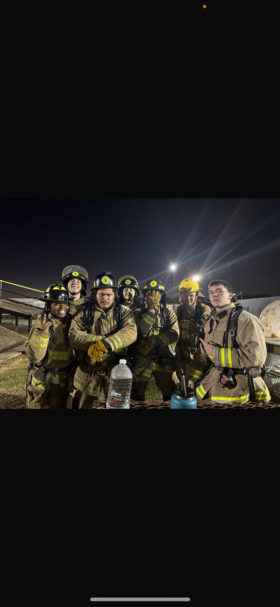MaryLewww's tweet photo. Semester one down 4 more months to go. Can’t believe I’m gonna be a firefighter 👩🏾‍🚒. https://t.co/tbGNJqMbYJ