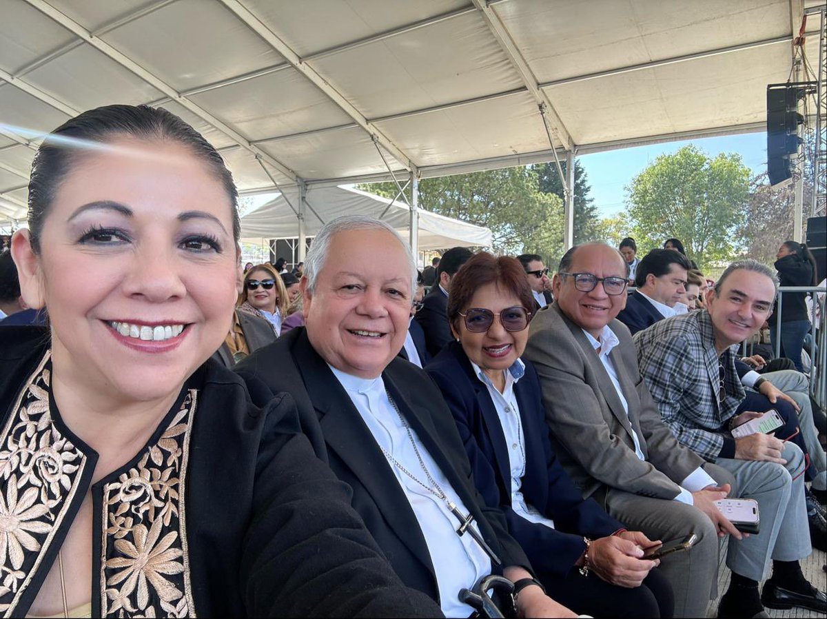 artemisa_laura's tweet photo. En #Puebla la #Educación es y será prioridad. Un orgullo ser testigo de la inauguración del #CIITAIPN, #CECyTE20 y la #UPII, encabezada por la Presidenta @Claudiashein, el gobernador @SergioSalomonC y el gobernador electo @armentapuebla_. https://t.co/MC2wbnlCyE