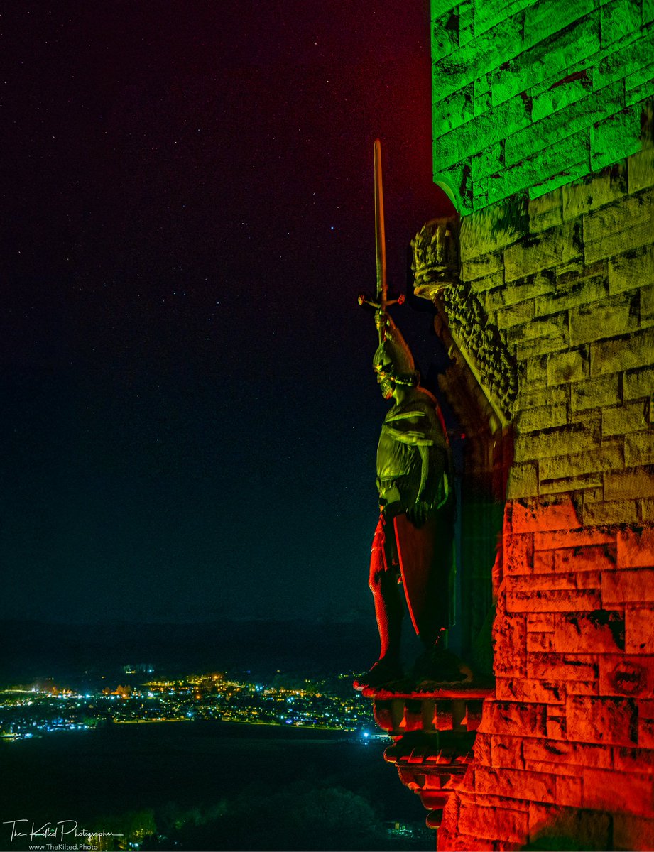TheKiltedPhoto's tweet photo. Captured this image of Wallace illuminated in it's festive colours. The image was photographed with the x3 lens and is multiple images stitched together which gave the striped look :)
#WallaceWednesday #Scotland #Stirling #VisitScotland #StirlingAlive #TheKiltedPhoto #TheKiltedPhotographer #drone #dji
