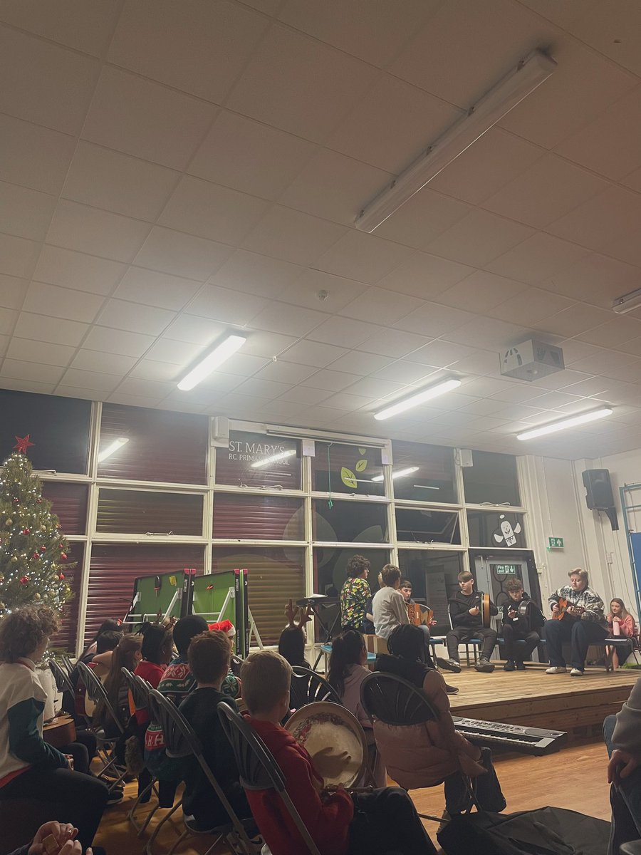 🎵🔔 And the bells are ringing out for… 

our Irish Music Centre Concert <a href="/St_Marys_Lev/">St Mary's RC Primary</a> ☘️

Super Wednesday sees our young musicians performing in the north and south of the city! 

Well done to our Irish Centre pupils and staff who brought us lots of festive music tonight! 🎄