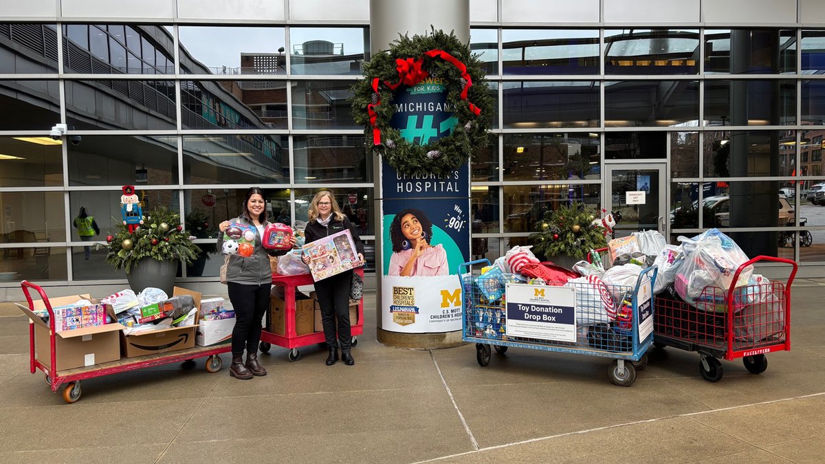 michedcu's tweet photo. This week the #MECU team was excited to drop off hundreds of toys at C.S. Mott Children's Hospital for their annual Mott Toy Store event over the holidays. Thank you to all of the generous MECU members who dropped off donations at our branches! 🙏🧸🥰 #LittleVictors https://t.co/A1QzY2QPXe