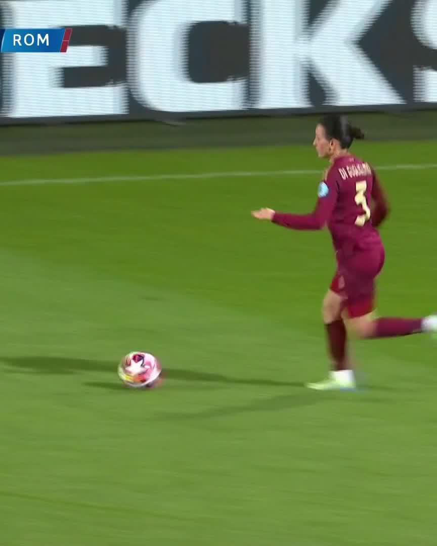 🦊 Giacinti is Roma's fox in the box as the Italians get level in Germany!Watch live for free on DAZN ▶️  #UWCLonDAZN #UWCL
