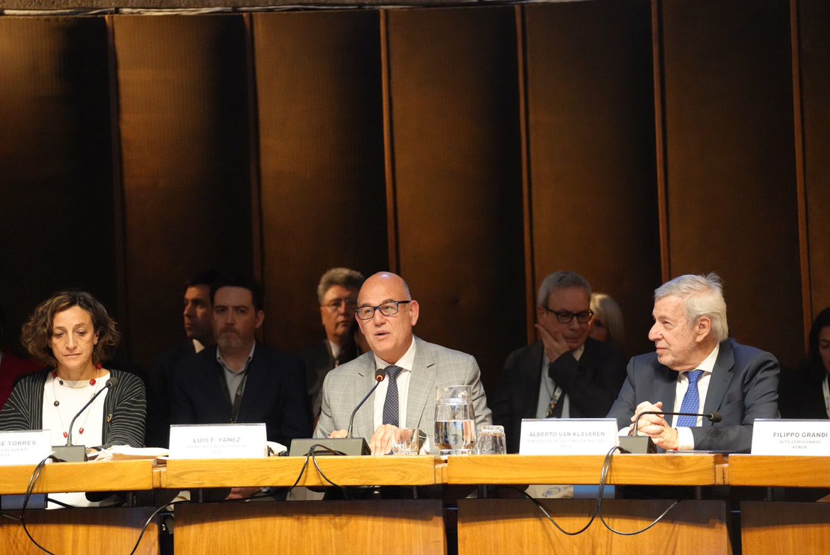 Migrantes y #refugiados sufren discriminación, racismo y xenofobia, tanto en el proceso de tránsito e ingreso a un país, como en el de destino o de repatriación, realidades que son incompatibles con la plena vigencia de los #DerechosHumanos: <a href="/LuisFidelYanez/">Luis F Yanez </a>, Secretario de la