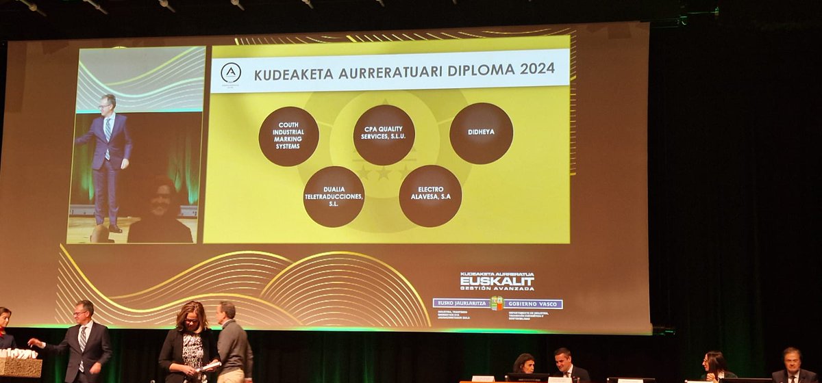 Dualia's tweet photo. El servicio profesional de Traducción e #InterpretaciónTelefónica de Dualia ha sido rexive el Premio Vasco de la Gestión Avanzada.
https://t.co/RUsdqNsHal https://t.co/4QjnGGYUiV