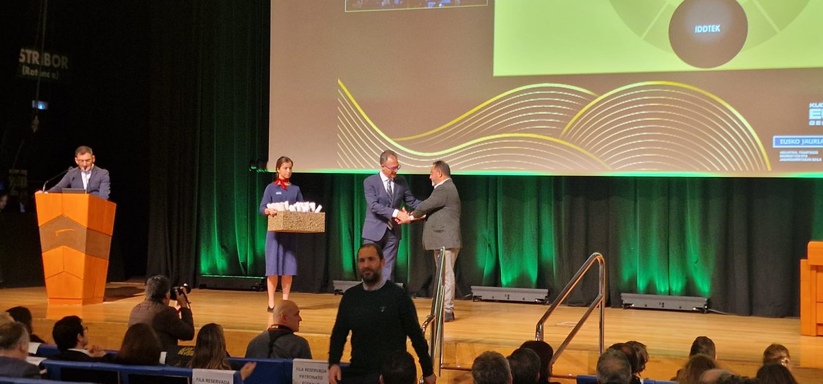 Dualia's tweet photo. El servicio profesional de Traducción e #InterpretaciónTelefónica de Dualia ha sido rexive el Premio Vasco de la Gestión Avanzada.
https://t.co/RUsdqNsHal https://t.co/4QjnGGYUiV
