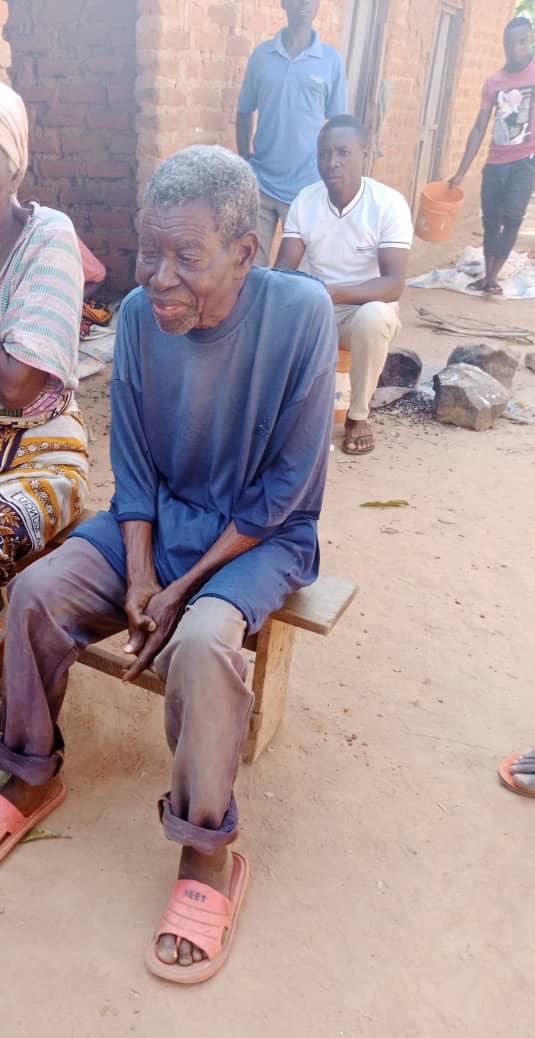 Twaha_Mwaipaya's tweet photo. Baba Mzazi wa AZORY GWANDA,
Mzee OBADIA GWANDA alifariki Dec 10-2024 Mazishi yatafanyika Dec 12-2024 Mkoa wa Kigoma Wilaya ya Kigoma Kata ya Mungonya Kijiji Cha Msimba.
Mwanga wa milele ukuangizie upumzike kwa amani
Umeondoka bila kumwona mwanao kwa zaidi ya miaka 5 sasa https://t.co/2GLPrYWUqZ