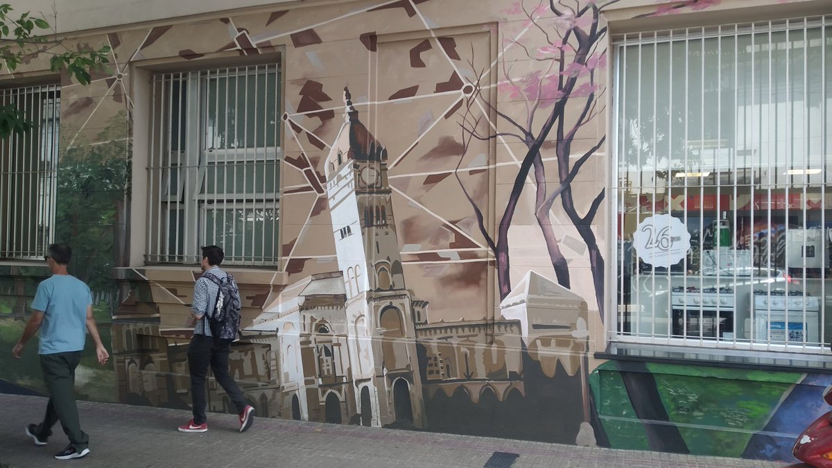 MuralesLaPlata's tweet photo. Mira estás imágenes de #LaPlata en la esquina de 6 y 46. La Gobernación, el Museo de Cs Naturales, la Muni y la Estación de trenes. #Murales de la ciudad. https://t.co/61SqJ4rLto