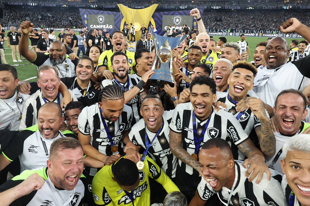 CentralBotafogo's tweet photo. Orgulho. Ano histórico. 🔥

Botafogo, campeão da AMÉRICA E BRASILEIRO. Guerreiros. https://t.co/6b2toGziKF