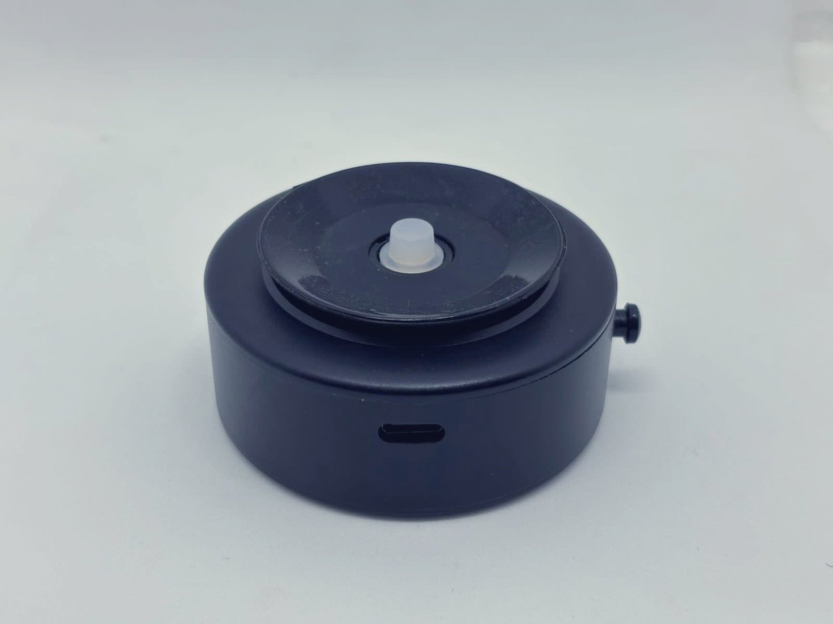 techpick254's tweet photo. Let me introduce you to the vacuum suction phone holder. Not only is it sleek and magnetic, but it’s also incredibly versatile—attaching to any surface. Definitely the next big thing!”

#phoneholder #XEmpire #TrendingNow #grabyours #foryoupageシ https://t.co/T21RjdP85k