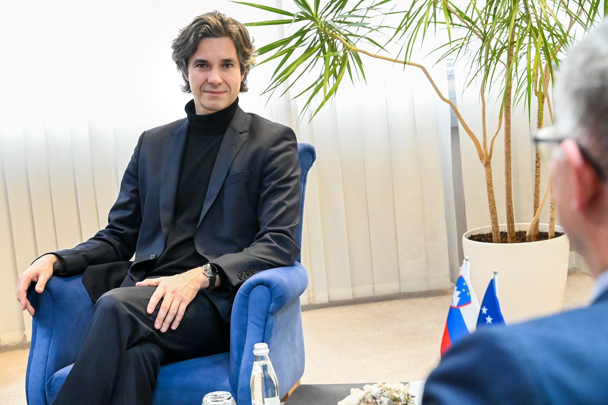 BislimiBesnik's tweet photo. Pleasure to meet with @LukaMesec, Slovenian DPM &amp; Minister for Labour, Family, Social Affairs and Equal Opportunities. We discussed about the newly initiated social security agreement between our countries as we continue to deepen and strengthen the bilateral cooperation. 🇽🇰🇸🇮 https://t.co/rgYW3CDlzT