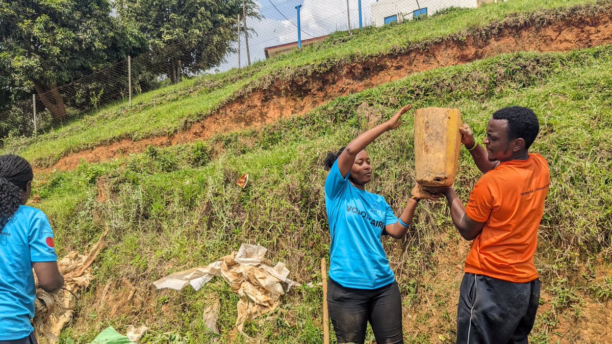 Ben_alpha1's tweet photo. The future is in our own hands, so every one should make an effort to protect the environment.
#CorpsAfricagreeninitiative 
#ThisIsCorpsAfrica
@CorpsAfricaRda 
@kucyaro 
@MSaintique123 https://t.co/5Rn9Ddn58o
