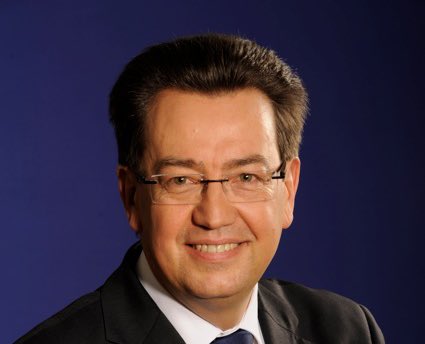 Brevesdepresse's tweet photo. ⚡️🇫🇷FLASH - Détournement de fonds publics : le chef de file de la droite lyonnaise, le maire (#LR) de Caluire et ex-député Philippe #Cochet vient d’être condamné pour l’emploi fictif de son épouse de 2002 à 2017. Il écope de 5 ans d’inéligibilité avec effet immédiat. (France 3) https://t.co/M0DqLEwPGk