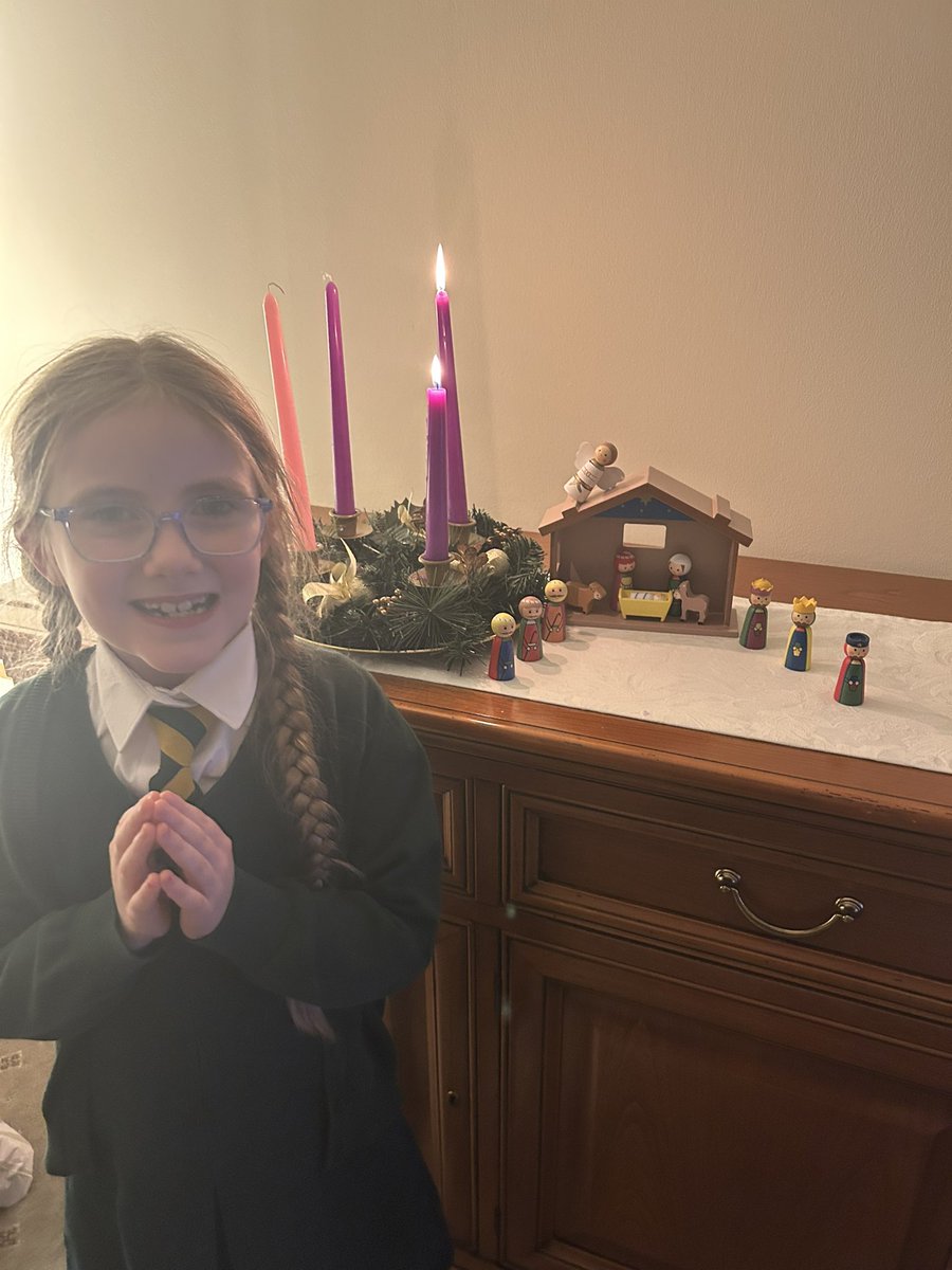 So special to have the travelling crib at Grandma’s house 🙏🏻⭐️🕯️<a href="/Stmarksrutherg2/">St Mark's Rutherglen</a> <a href="/rcmotherwell/">Motherwell Diocese</a> @motherwellre <a href="/AnthonysandSt/">StAnthonysandStMarks</a>