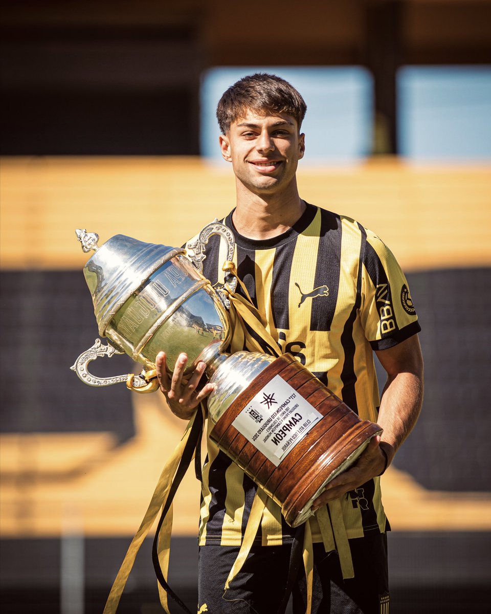 amarososaa's tweet photo. 2024👋🏽💛🖤 https://t.co/yetEAORszi