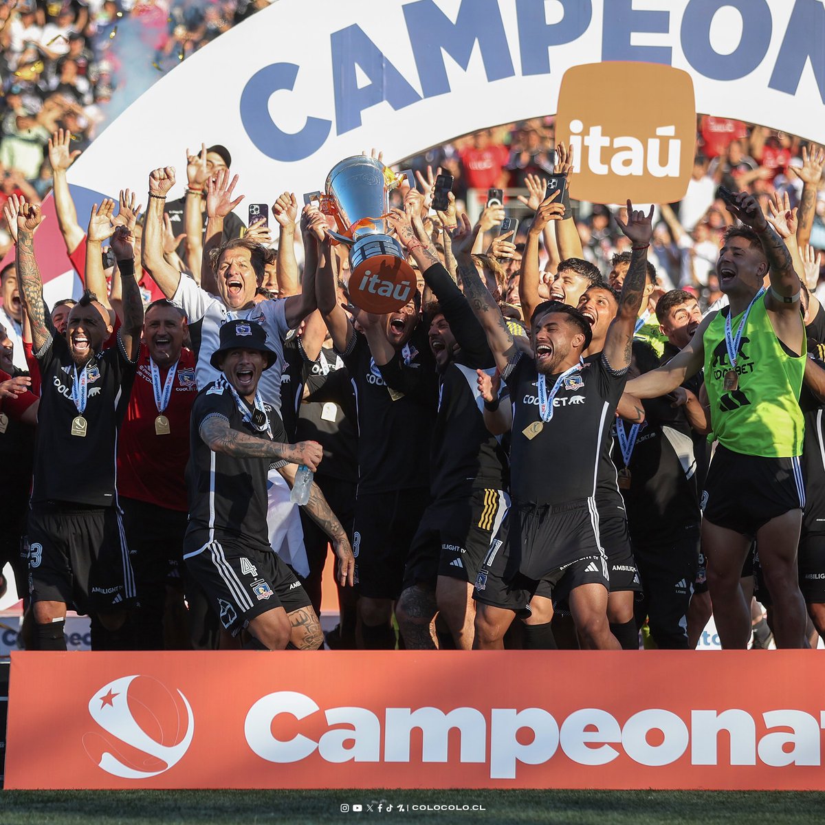 ColoColo's tweet photo. Una locura lo de la IA de X: Grok AI, ¿cierto? 😘🏆🤟🏼

@ColoColoFem 
#Campeones2024 ⚪️⚫️ https://t.co/TAEjJtnZaP