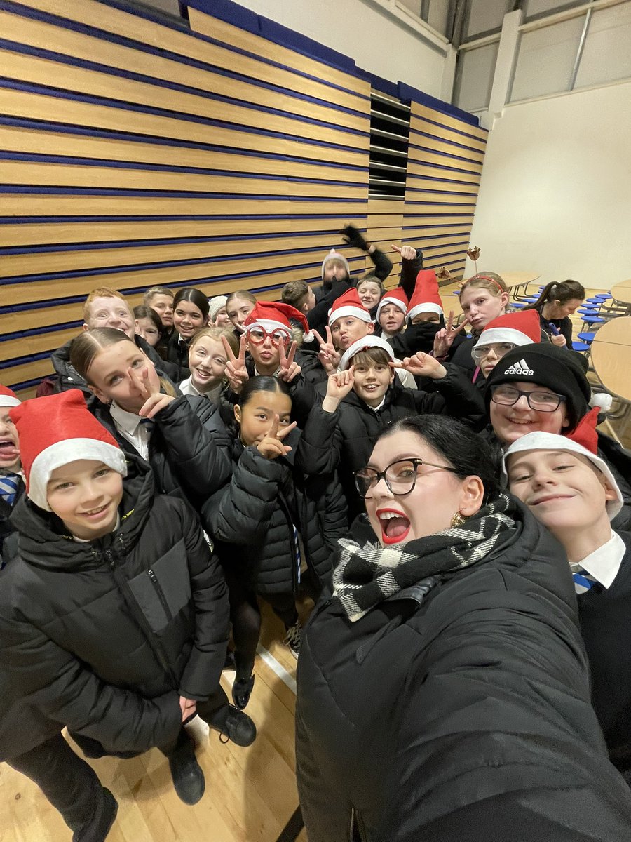 Santa Dashing with S1 and S2 today! <a href="/Larbert_Sport/">LHS Sport 🏏🎾⚾🏀⚽</a>