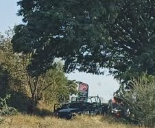 #Morelos | ⚠️ PERSECUCIÓN TERMINA EN APARATOSO ACCIDENTE./ Elementos policiacos dieron persecución a una camioneta que había sido robada, lo que derivó en la volcadura del vehículo, resultado lesionados los presuntos delincuentes. Los hechos se registraron a la altura del Cañón