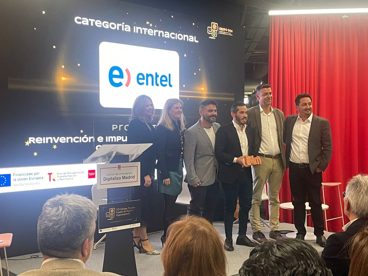 grupo_imm's tweet photo. Ganador empresa impulsora del cambio internacional: @entel , enhorabuena y gracias a todos los participantes!  #premiosIMm #gestiondelcambio https://t.co/jLZPQBEN6j