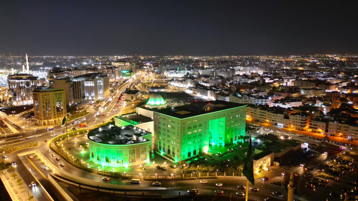 imarat_almadina's tweet photo. مبنى إمارة من��قة #المدينة_المنورة يتوشح بالاضاءات الخضراء، ابتهاجًا باستضافة المملكة كأس العالم 2034.

#أهلًا_بالعالم 
#السعودية34 https://t.co/q3IlLeMehx