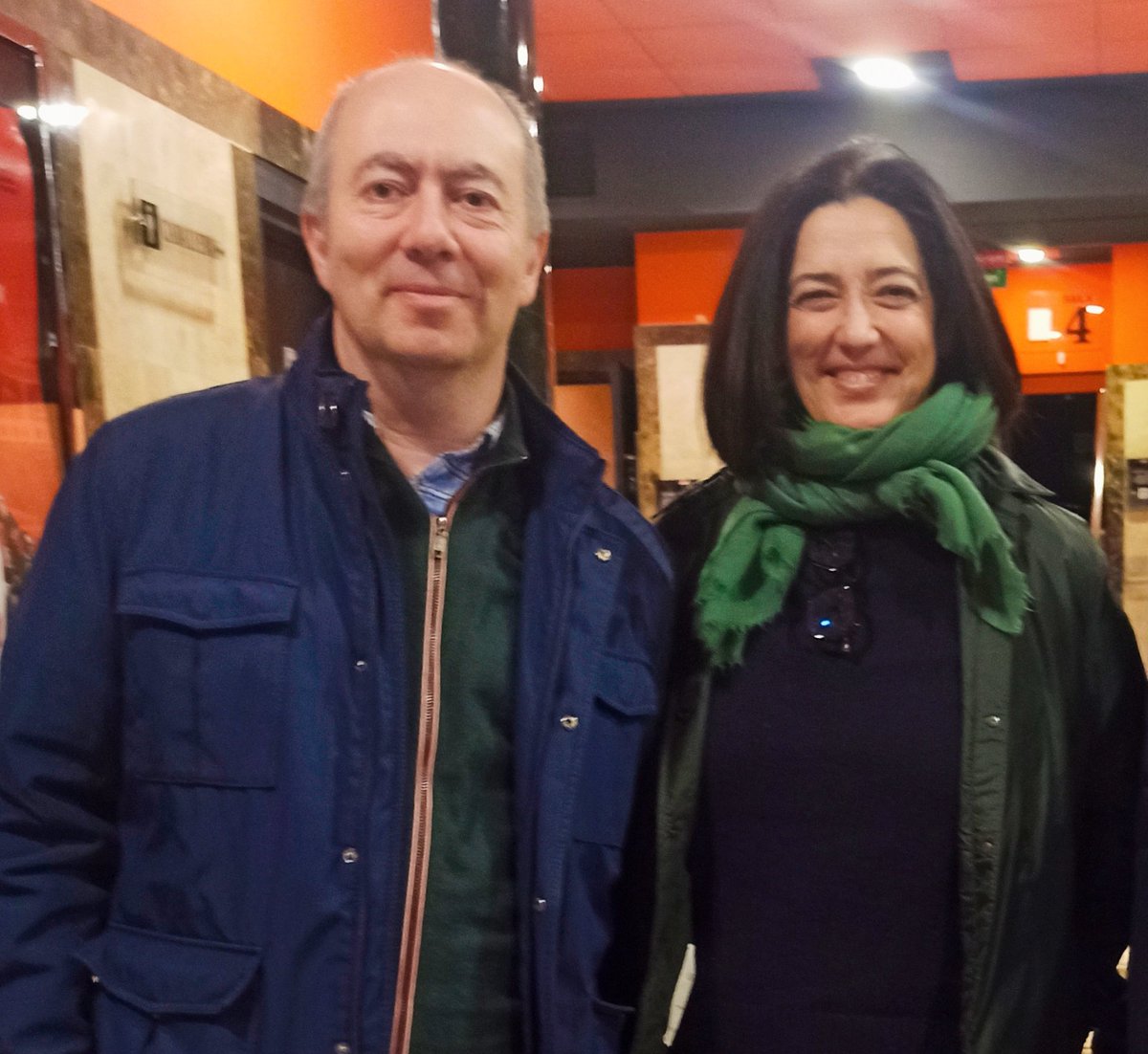 anbb's tweet image. Feliz coincidencia a la salida del cine con una de las más brillantes periodistas españolas, @rosabelmonte