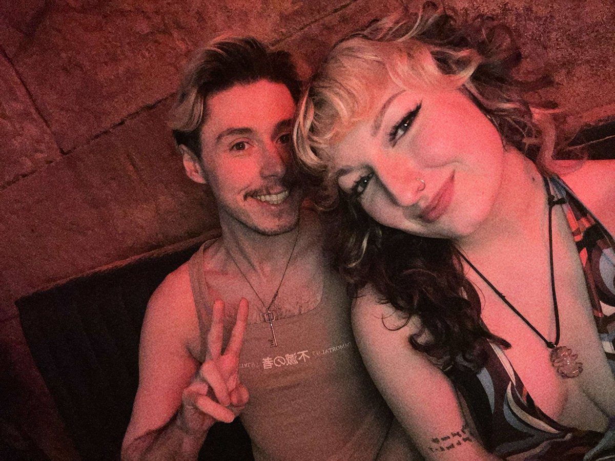 jaqscrutches's tweet photo. fine have a rare pic of me smiling (ft. gorgeous ally) https://t.co/hzuODlbGS1