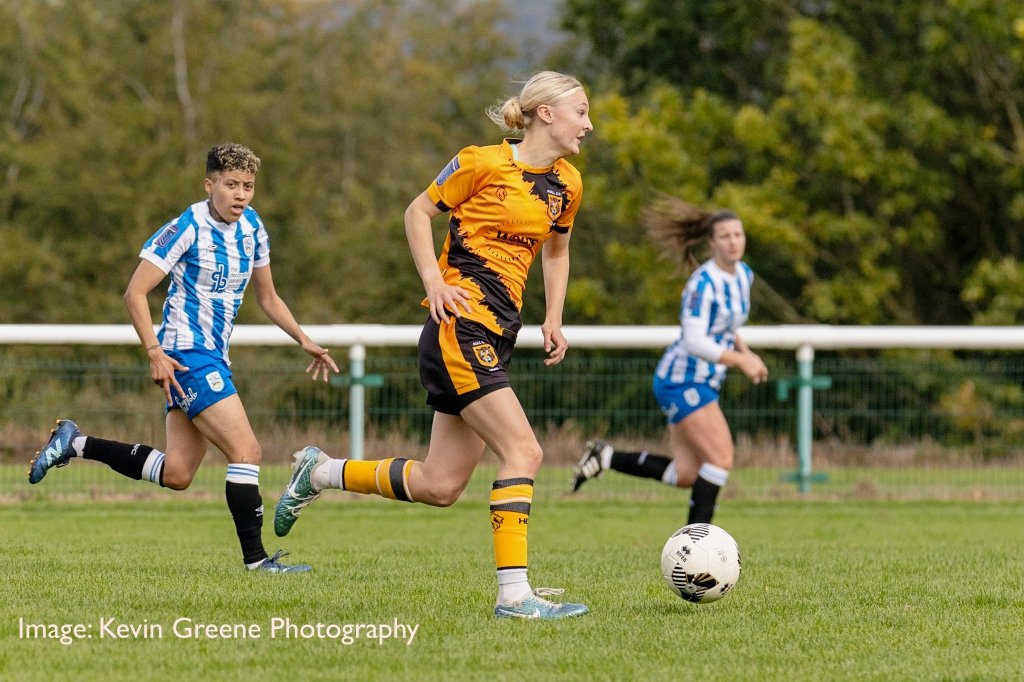 HullCityLFC's tweet photo. #HCLAdvent 1️⃣1️⃣

Signing for the tigresses in the summer, Green has proved her flexibility, adaptability and skill so far this season

Plenty more big performances in 2025!

🤝 @Seafishukltd 

#HearUsRoar https://t.co/TGCWmff9Bp