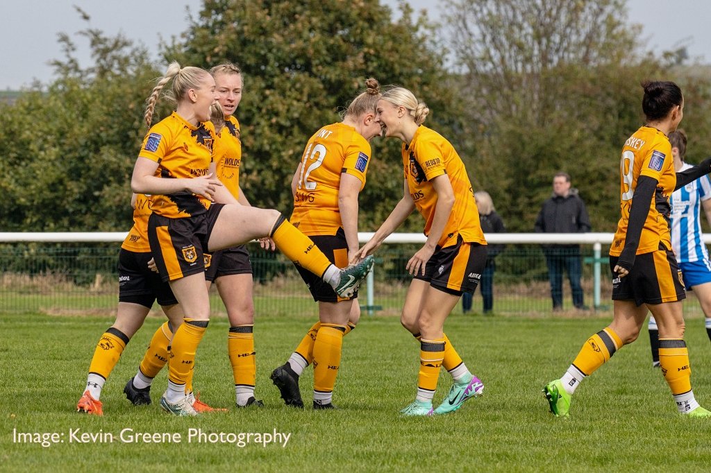 HullCityLFC's tweet photo. #HCLAdvent 1️⃣1️⃣

Signing for the tigresses in the summer, Green has proved her flexibility, adaptability and skill so far this season

Plenty more big performances in 2025!

🤝 @Seafishukltd 

#HearUsRoar https://t.co/TGCWmff9Bp