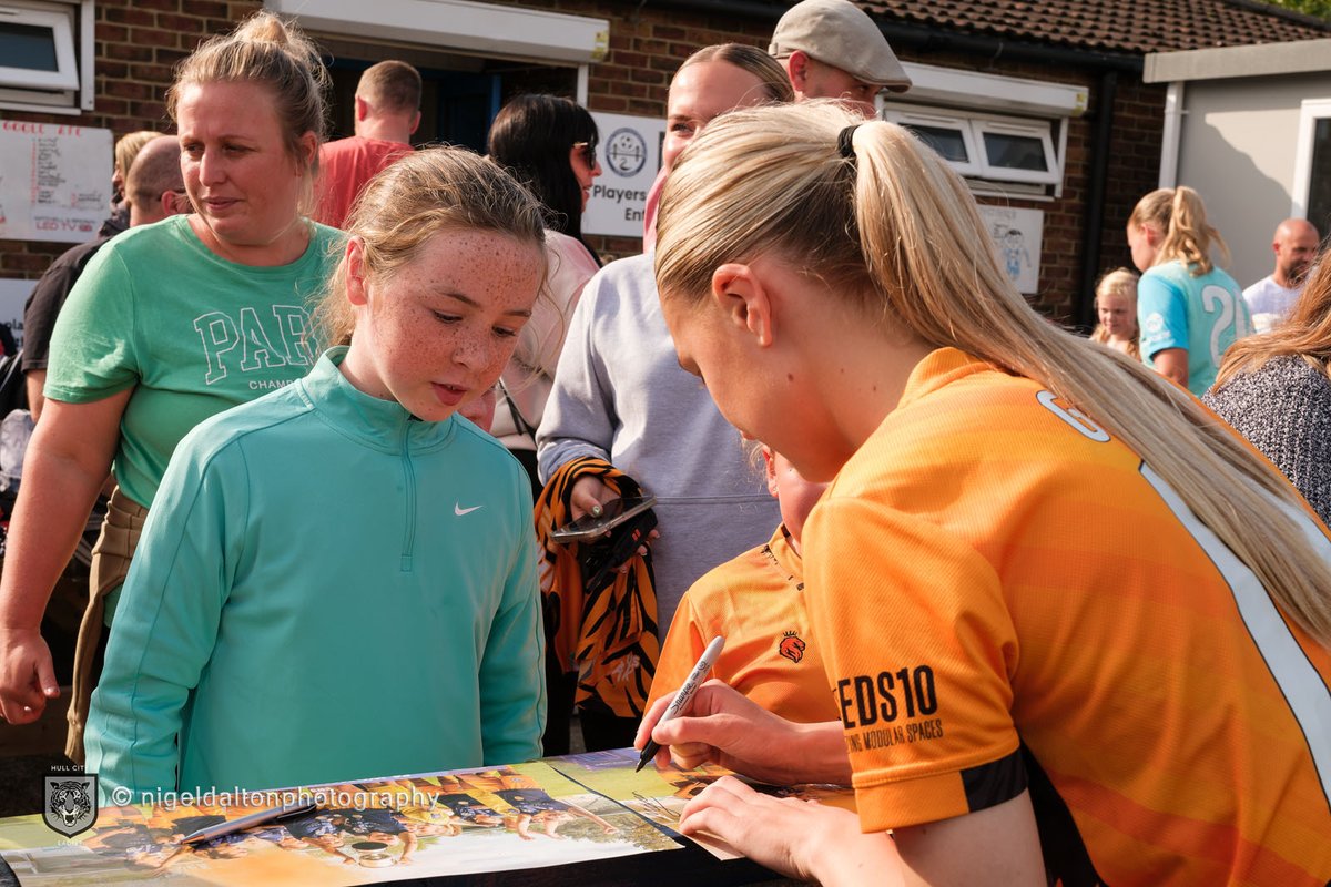 HullCityLFC's tweet photo. #HCLAdvent 1️⃣1️⃣

Signing for the tigresses in the summer, Green has proved her flexibility, adaptability and skill so far this season

Plenty more big performances in 2025!

🤝 @Seafishukltd 

#HearUsRoar https://t.co/TGCWmff9Bp