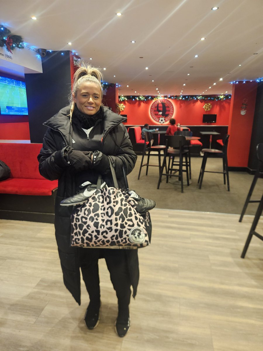 BSFC_Official's tweet photo. Grass roots coaching at its very best !!! Our u11 eagles whitesox manager with her boots in her handbag !!!! https://t.co/Rp1Rjes10e