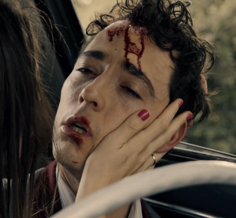 mafindreams's tweet photo. Isidro usó sus últimas fuerzas para mirar a Adela.
Mateo para mirar a Claudia y decirle te quiero.

Isidro sonrió al cielo porque sabía que volvía con su esposa.
Mateo ha derramado su última lágrima porque deja atrás a su mujer y a su hijo.

Parte del amor se ha ido con ellos 💔 https://t.co/hEviHiM4fT