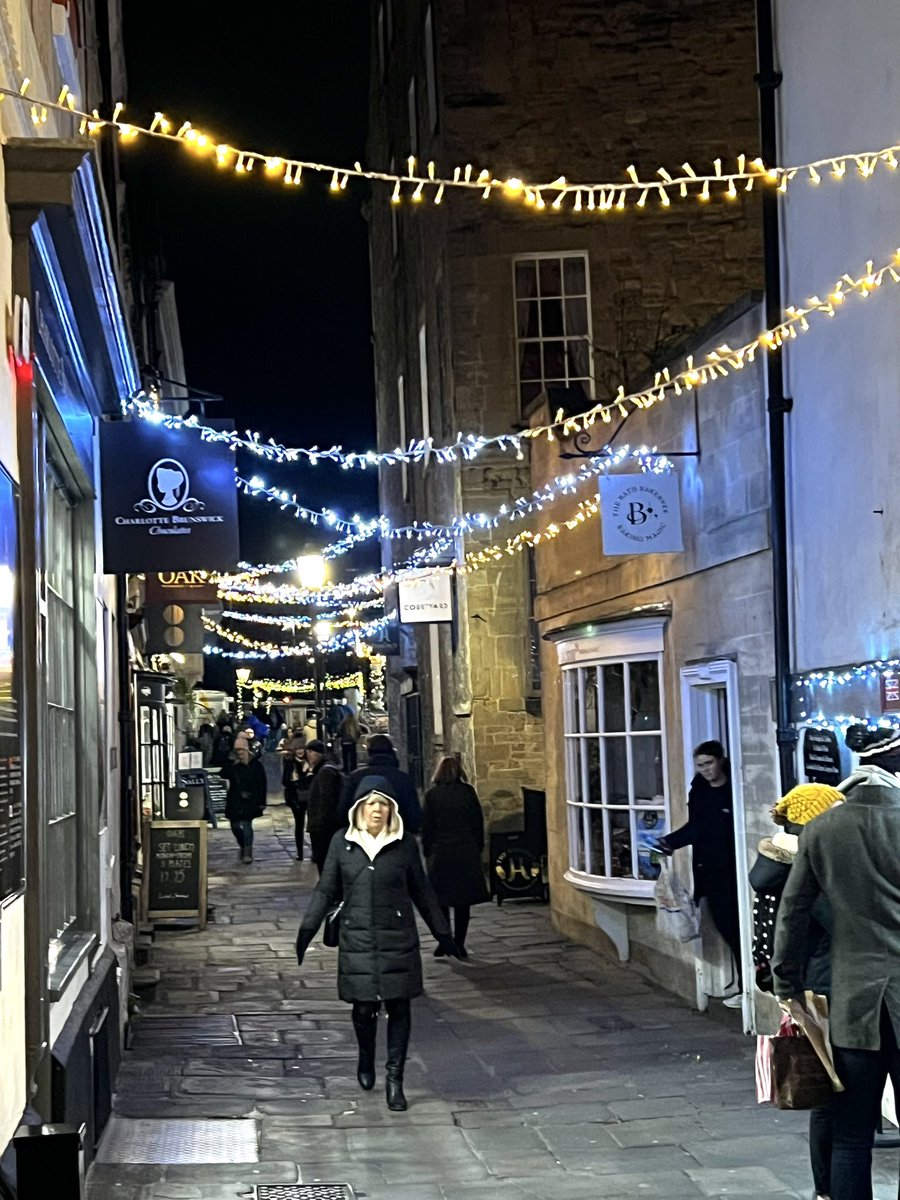 Bath looking stunning this evening. <a href="/BathEcho/">Bath Echo</a> <a href="/BathLifeMag/">Bath Life</a>