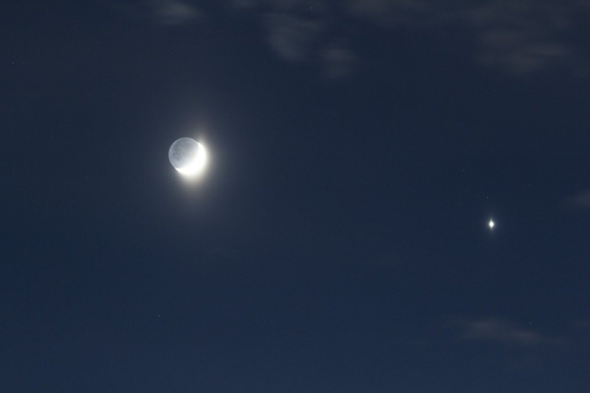 astro4pics's tweet photo. Moon and Venus https://t.co/kWPuaUxqs3
