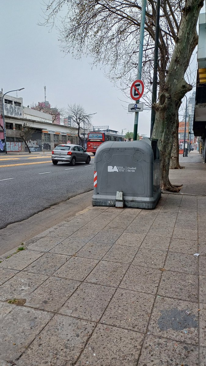 <a href="/LuisEAlfaroM/">Luis Alfaro</a> La ciudad de Panamá no tiene ni un solo tanque de basura donde depositar los desechos; por ejemplo en Buenos Aires estos tanques inmensos el gobierno de la ciudad los tiene a cada dos cuadras y jamás de lo que llevo en BA he visto ninguno desbordado, en la noche siempre recogen