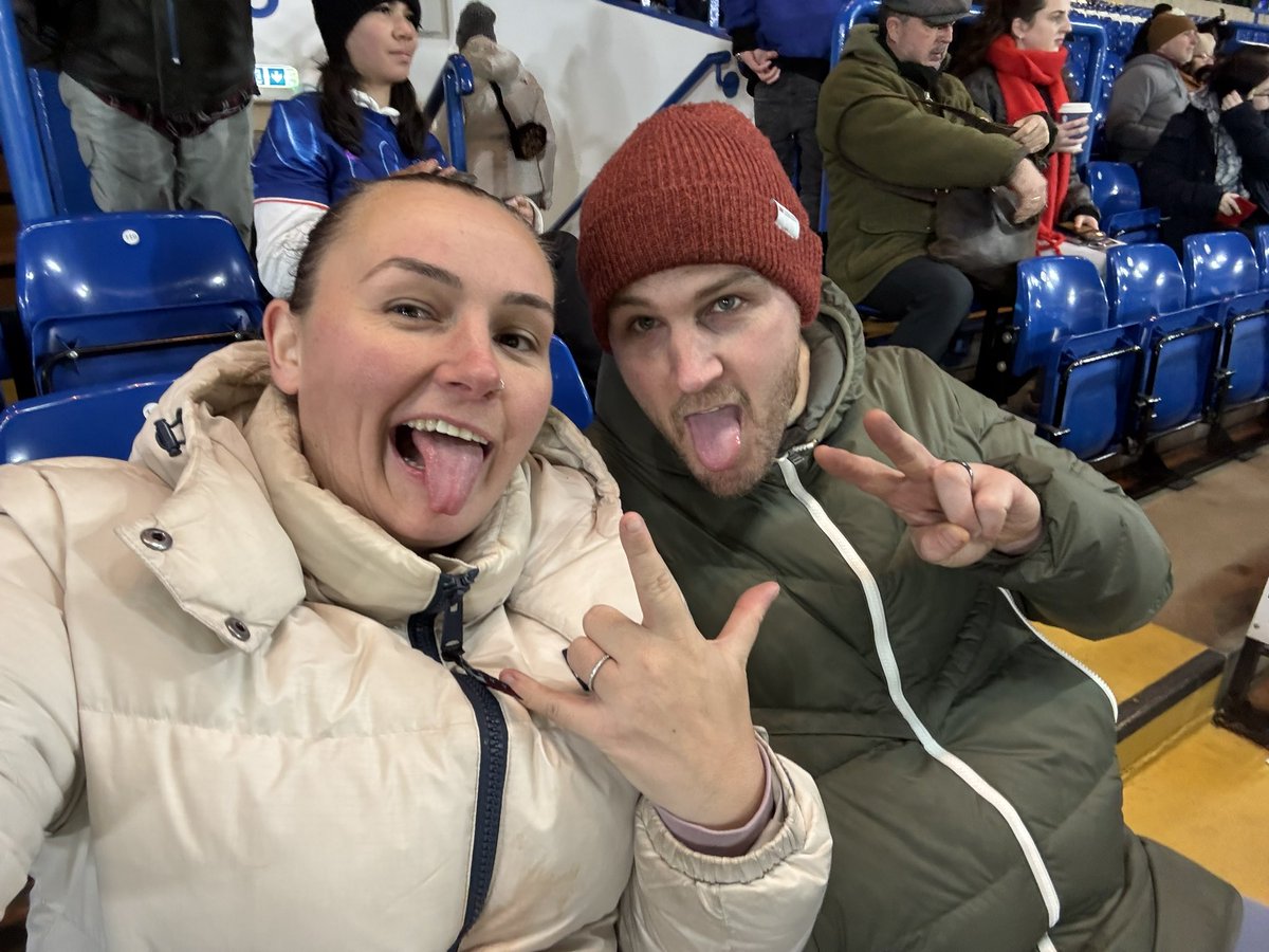 holly300992's tweet photo. Come on the blues @ChelseaFCW https://t.co/6Zo82njrX8