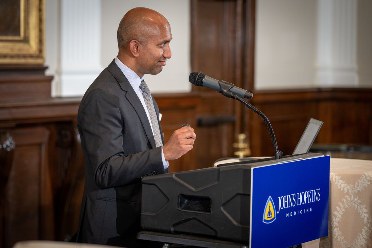We are not surprised to see @JordinaRT_MD rise to the occasion and receive the Jennison Family Endowed Rising Professorship in Neurosurgery. Congrats, Dr. Rincon-Torroella!
