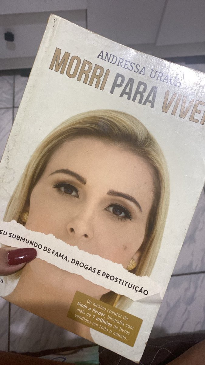 loonapostagem's tweet photo. whatsapp caiu?? nossa nem percebi tava ocupada lendo https://t.co/Zp0A4gUwMK