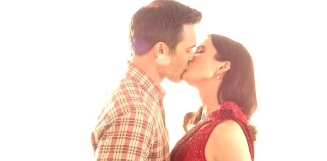 turintano's tweet photo. No es normal lo que he llorado con el final de #SupermanAndLois . Joder, ha sido preciosamente duro. Qué Superman nos ha regalado Tyler Hoechlin. Humano, padres y esposo. Y una Lois valiente, pilar y compañera indiscutible del héroe. Ella también es Superman.🔽 https://t.co/zLcJ2IT7fp