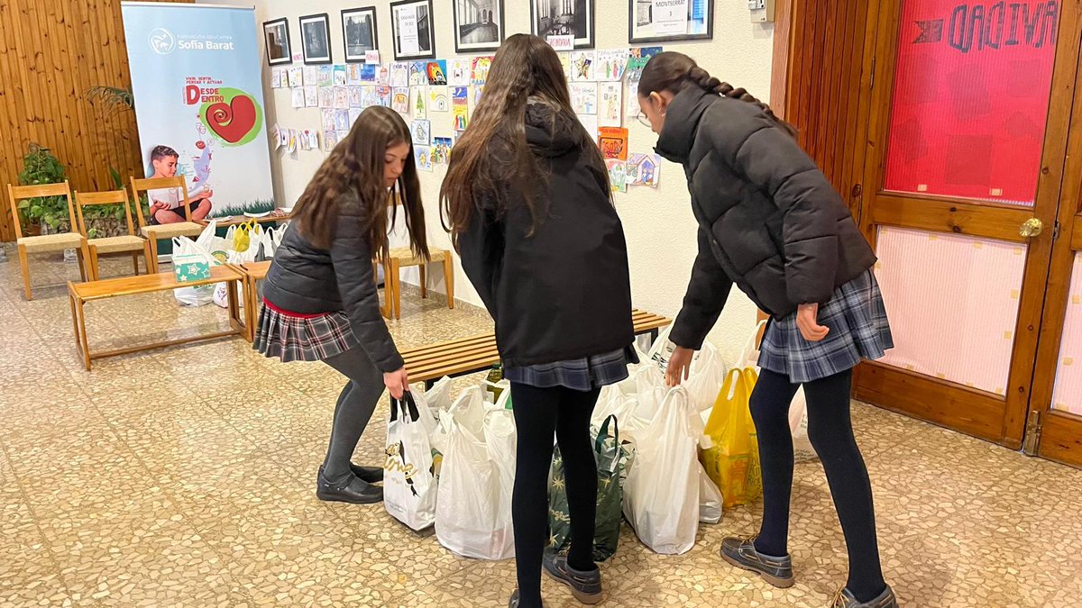 CSC_Granada's tweet photo. Nos hemos quedado sorprendidos/as con tantas "latas de generosidad” por el día de la lata.
Nuestros/as agentes de pastoral nos recuerdan que mañana JUEVES , 12 de diciembre, es el 4º día de campaña y es el DÍA DEL DULCE Y DESAYUNO. 
¡Colabora!
#FESB https://t.co/fch5wlaobN