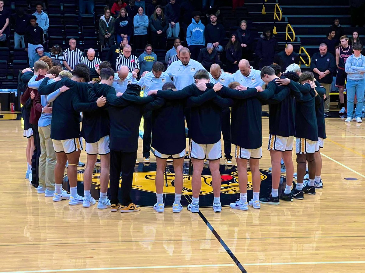 BettBball's tweet photo. Last night was bittersweet. Loved getting the win but certainly missed celebrating with Jakob. Thank you to everyone that showed their support. This season is for you Hoff π€π #LLJH https://t.co/Xjq7nZfdAZ
