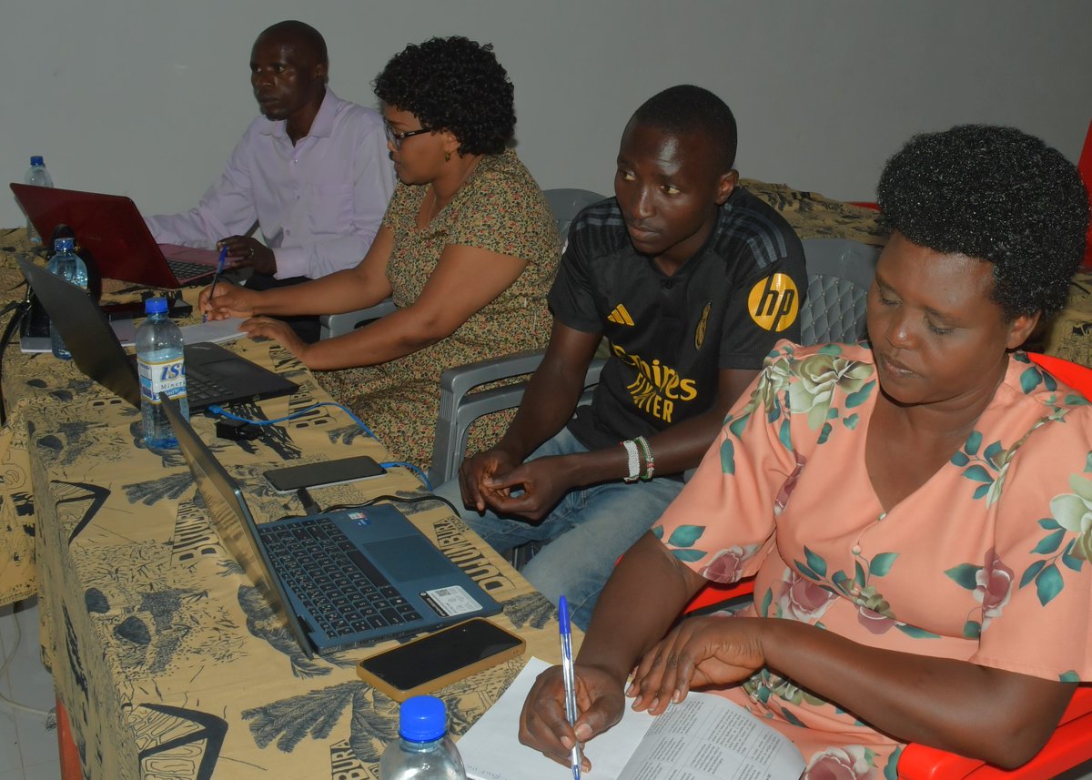 MiniJusticeBdi's tweet photo. La Ministre @Sabushimike_Ime, de @GenreMinistere, a indiqué qu'elle va recommander à tous les responsables des différents services de son Ministère d’impliquer les membres de la cellule de communication dans toute activité organisée ». https://t.co/Wh7LUQrWt5