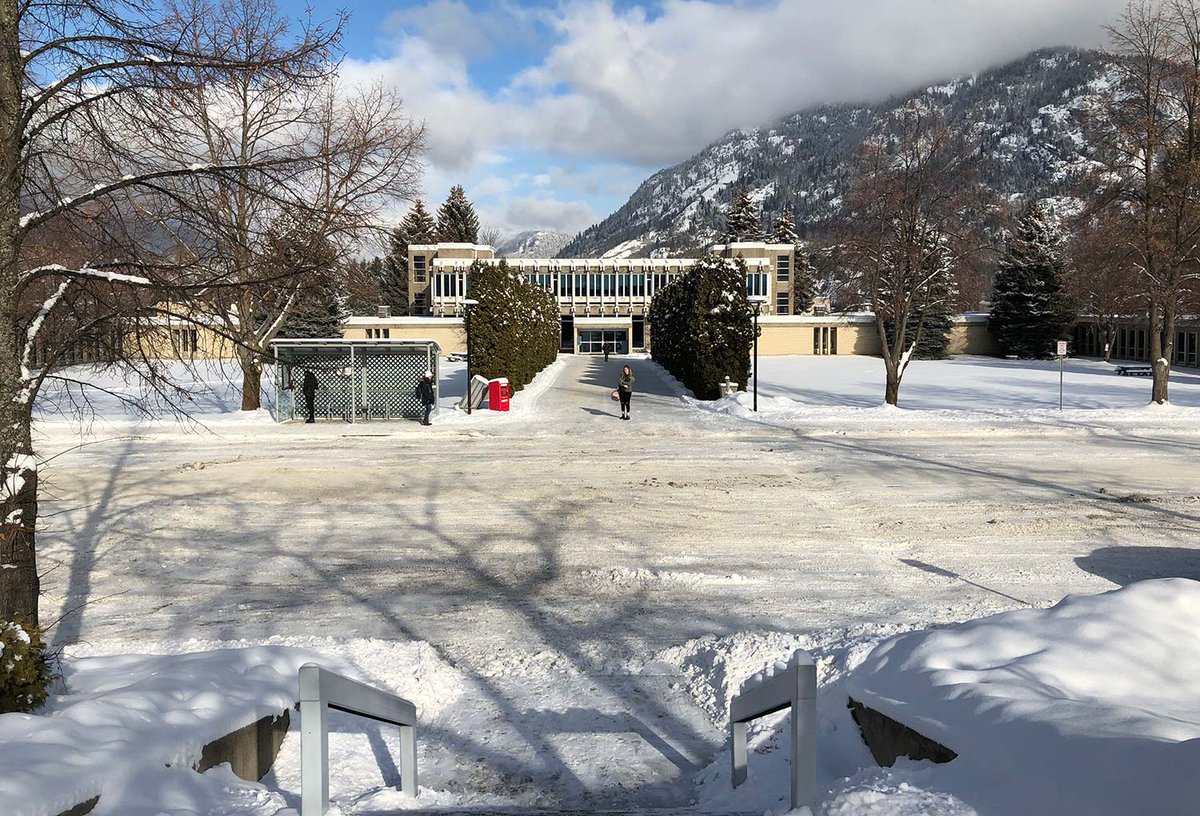 selkirkcollege's tweet photo. Winter's upon us and safety is a top priority at across all our campuses. If there is an emergency, notifications will be sent out from #SelkirkCollege via the Alertus app, and information will be posted on our website and social media channels. More at: https://t.co/qr0UJvFLNw https://t.co/zPbihMdjIv