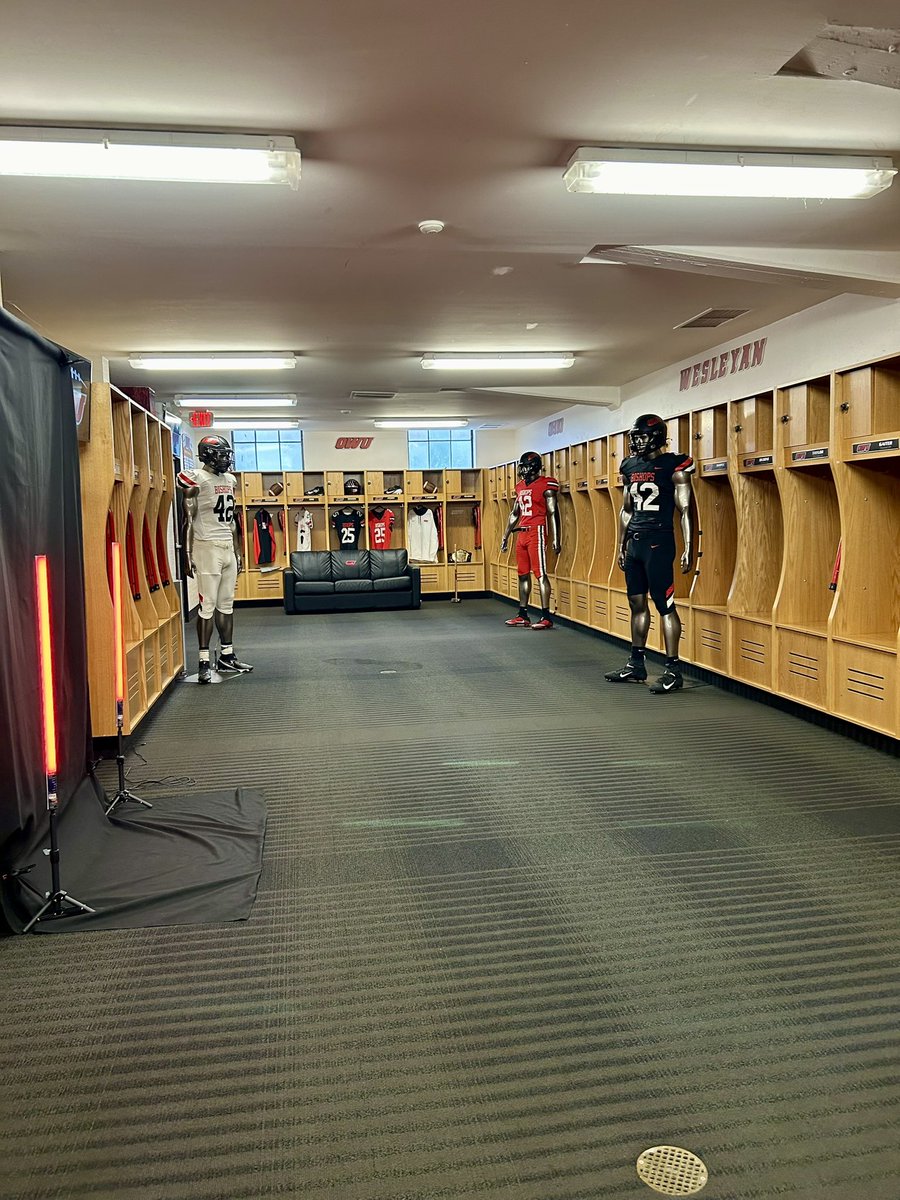 nicklloyd_11's tweet photo. Thank you to @CoachTomWatts and @OWUBishopFB for having me on a visit! https://t.co/tyLHYtjsFE