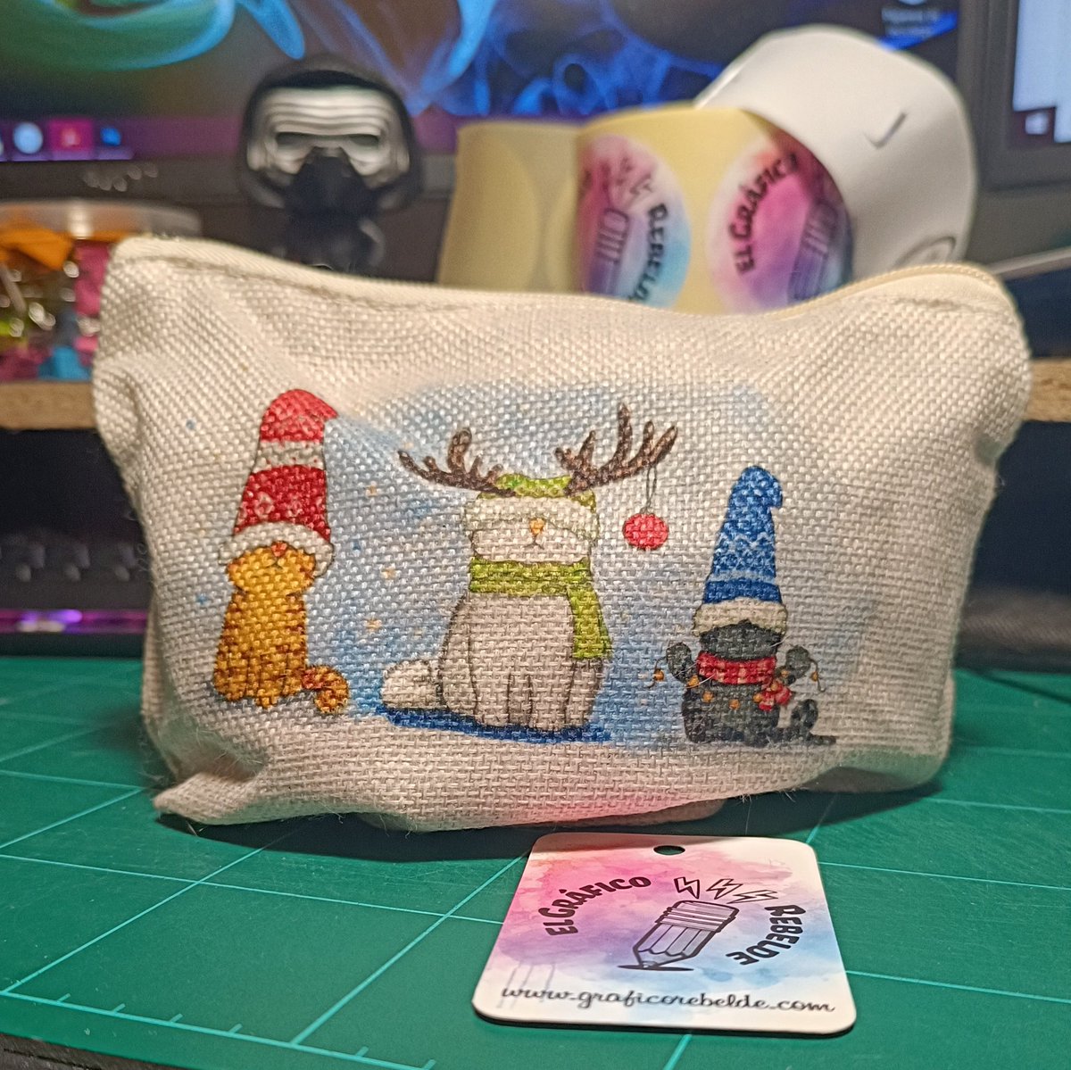 graficorebelde's tweet photo. Me he hecho una cosa, para mi. Por primera vez en todo el año...
DM abierto para encargos.
#ElfCats #ChristmasCats #Ilustracion #Regalos #GraficoRebelde https://t.co/cXR3hCCAni
