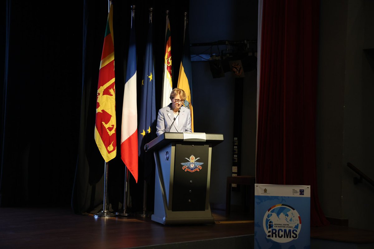 CoopSecuDefense's tweet photo. 🇱🇰🇫🇷 : inauguration du CREM (Centre Régional d'Études Maritimes) à Colombo, en présence d'@amdescotes , Secrétaire générale du MEAE.

➡️ Portée par la DCSD, cette école formera civils et militaires sri-lankais et des pays voisins à la sécurité et à la sûreté maritime. https://t.co/RPK6Z9cWDN