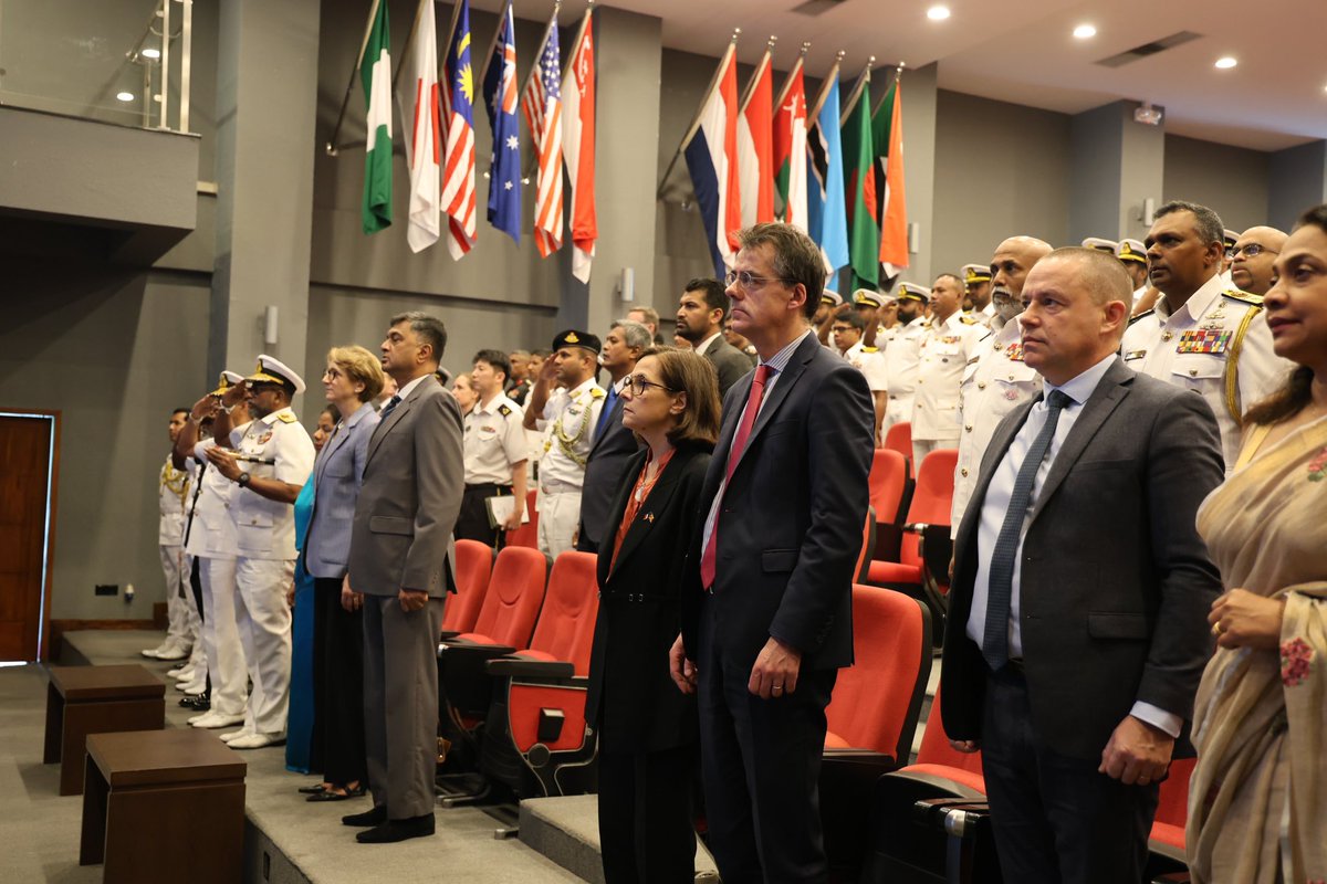 CoopSecuDefense's tweet photo. 🇱🇰🇫🇷 : inauguration du CREM (Centre Régional d'Études Maritimes) à Colombo, en présence d'@amdescotes , Secrétaire générale du MEAE.

➡️ Portée par la DCSD, cette école formera civils et militaires sri-lankais et des pays voisins à la sécurité et à la sûreté maritime. https://t.co/RPK6Z9cWDN